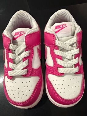 Nike Kids White and Hot Pink Low-Top Sneakers